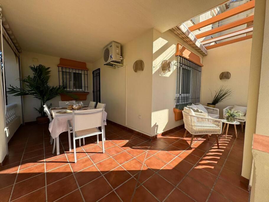 Nuevo Torrox Deluxe Beach & Piscina Екстериор снимка