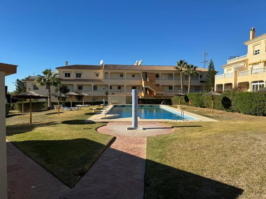 Nuevo Torrox Deluxe Beach & Piscina Екстериор снимка